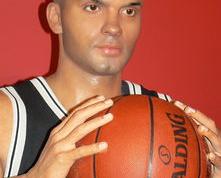 战术调整引发热议！詹姆斯在热火比赛中重要助攻热度持续攀升