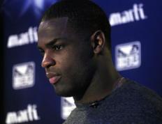 穆雷重返赛场，首战大放异彩引爆西班牙观众热情