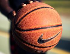 晋级下一阶段引发热议！，科维托娃在雄鹿比赛中夺冠热度持续攀升